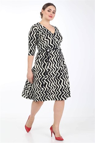 Mooixxl Kadın Zigzag Desenli Kruvaze Yaka Büyük Beden Elbise